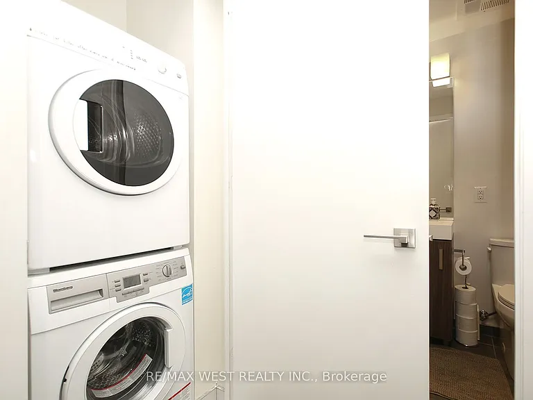 17 Dundonald St #309 — Photo 15