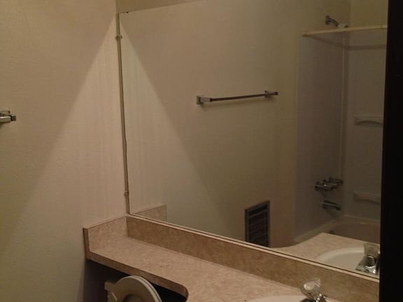 5th image of 1270 Cedar Ave APT 2