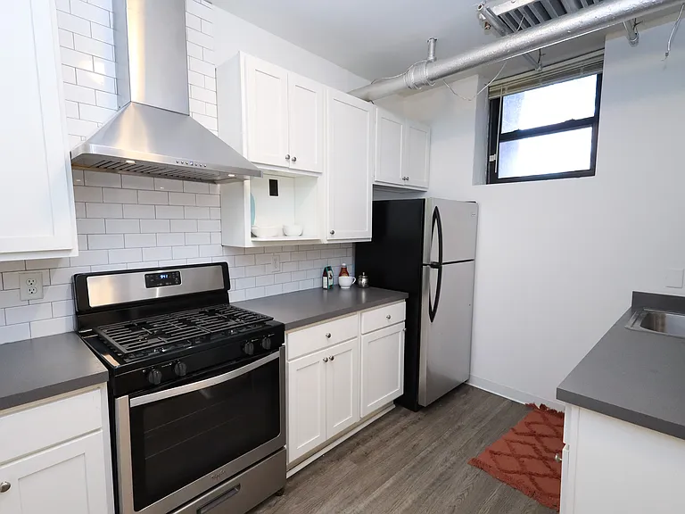 Yale Apartments — Photo 41
