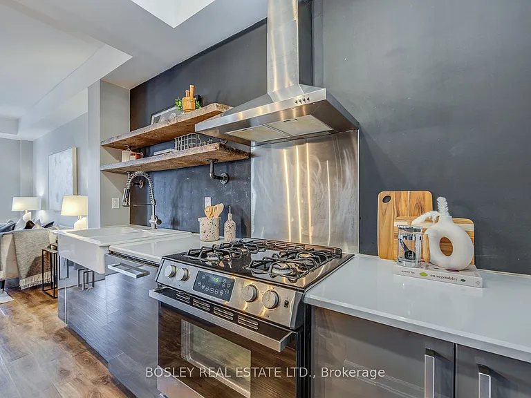 500 Richmond St W #319 — Photo 2