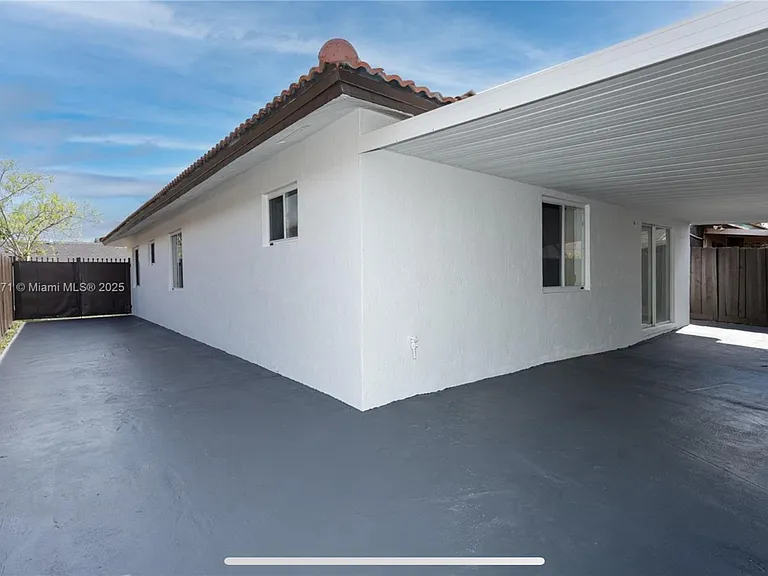 7582 W 34th Ct — Photo 10
