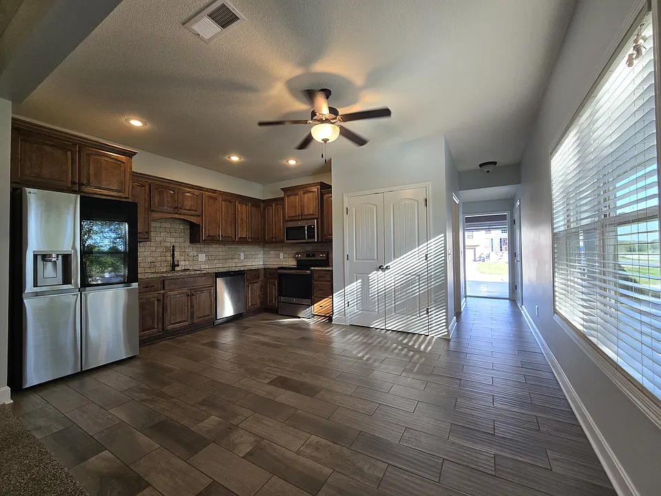 140 Roller Ct