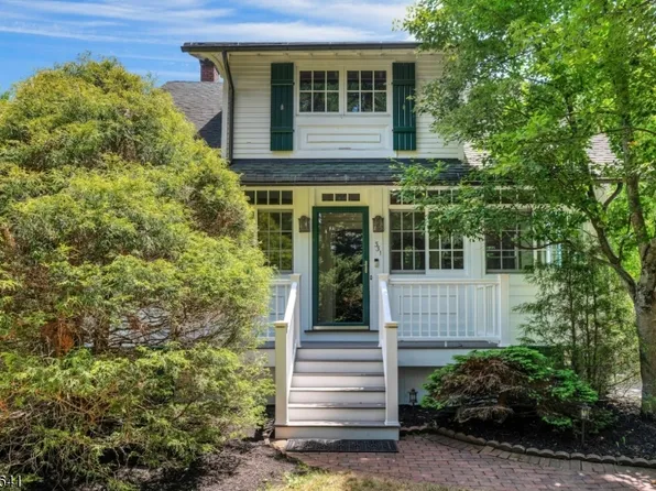 331 Chestnut St, Long Hill Twp., NJ 07980