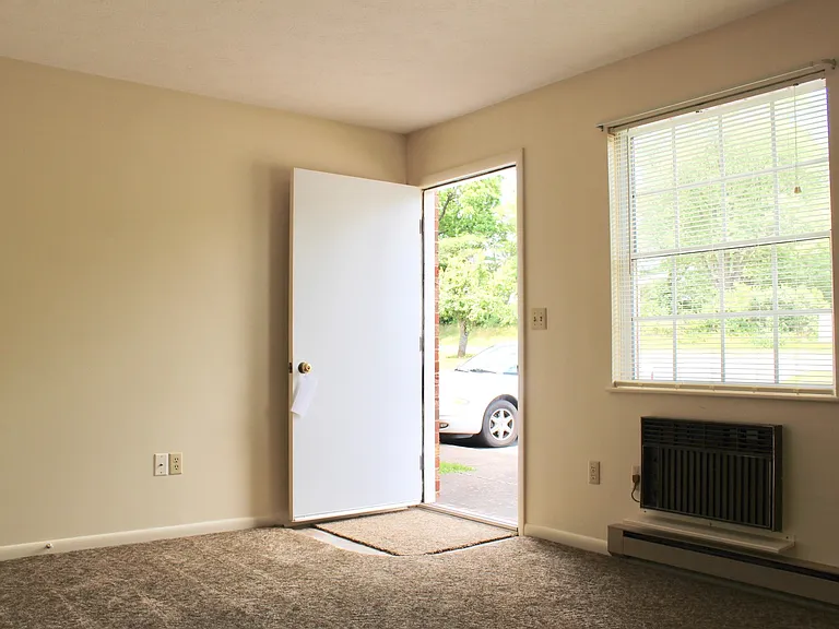 936 Vine St — Photo 7