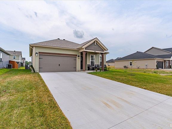 3rd image of 4641 Chelmsford Dr
