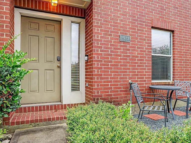 2937 W Dallas St — Photo 13