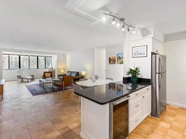 8 Whittier Pl APT 5E, Boston, MA 02114