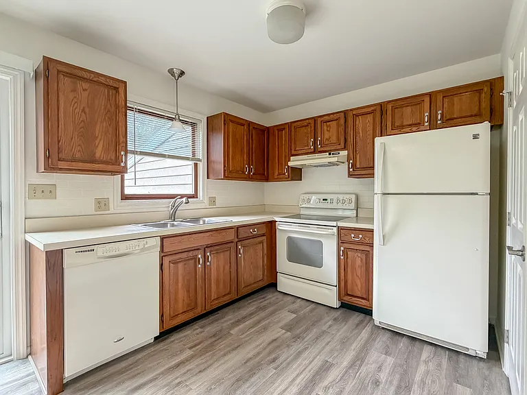 28 Pheasant Ln — Photo 9