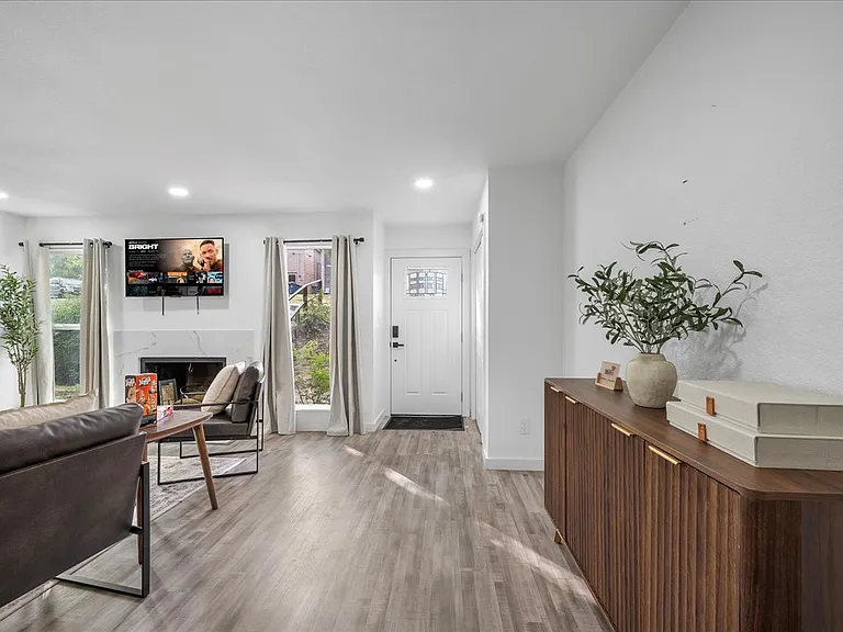 6413 Chimney Creek Cir — Photo 11