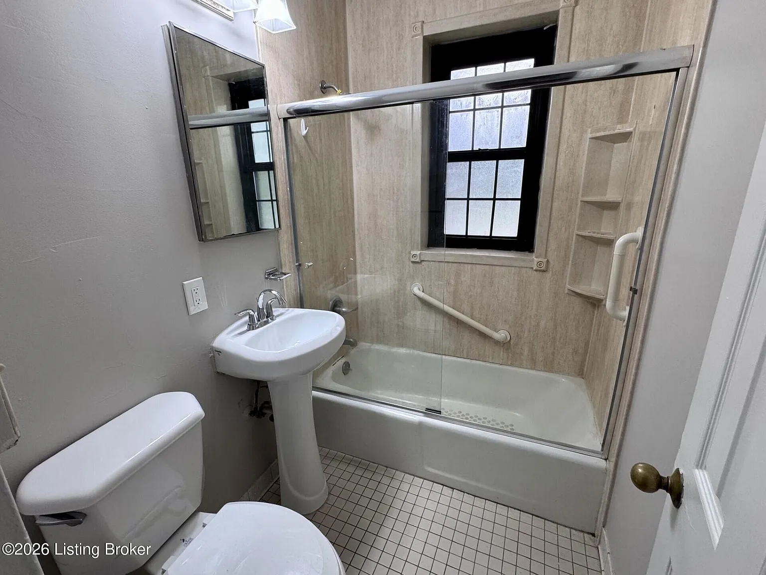 2 bed, 1.5 bath, 891 sqft, $995 — Photo 2