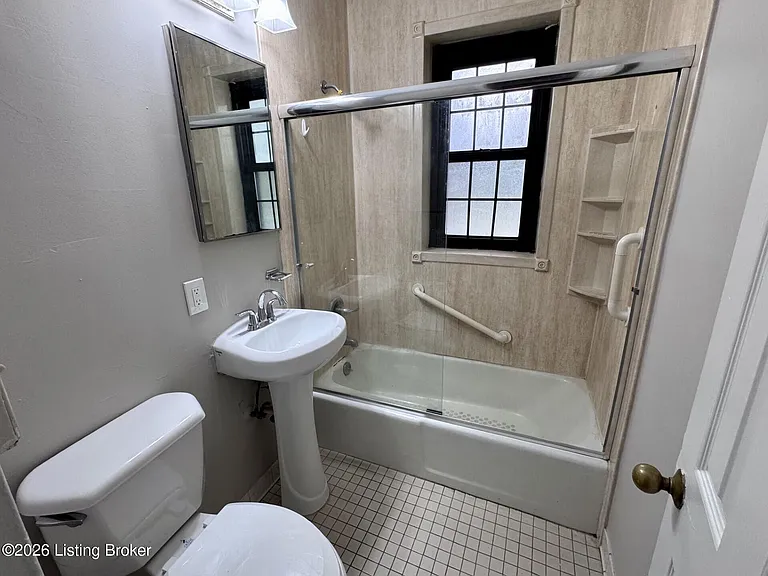 12 1/2 College Ct — Photo 2