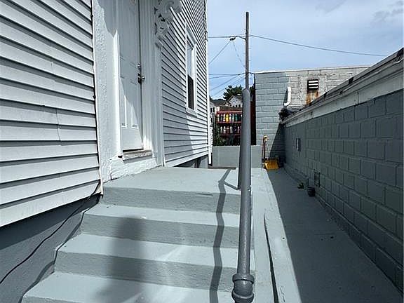 3rd image of 325 Manton Ave