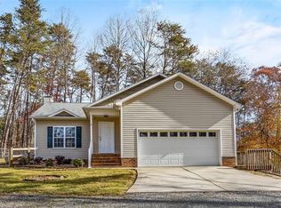 1405 Pratt Rd, Pinnacle, NC 27043