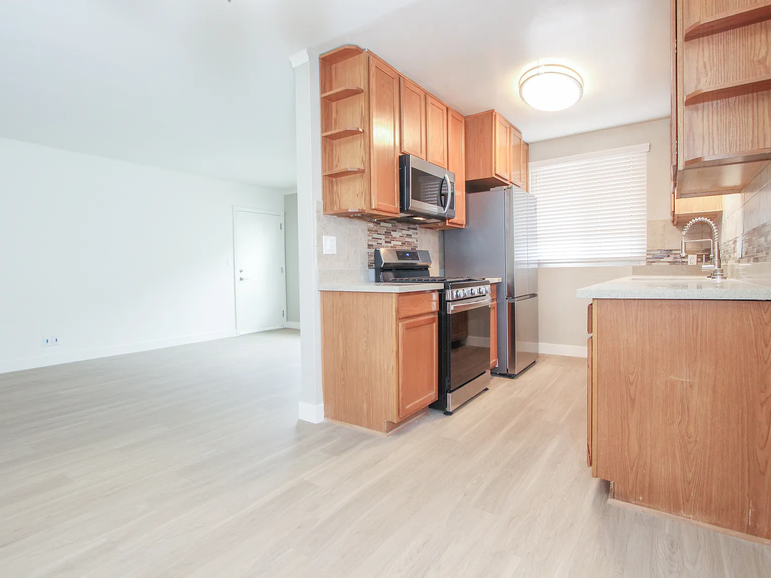 2 bed, 840 sqft, $2,950 — Photo 3