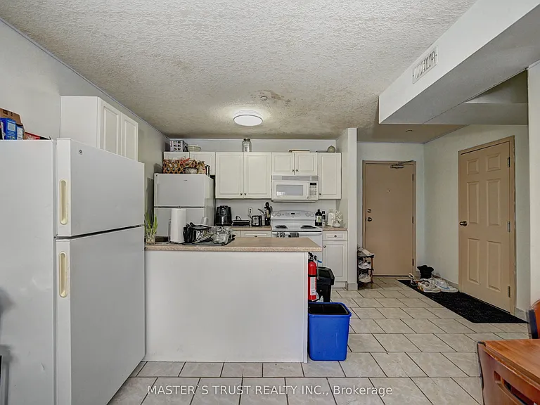 81 Columbia St W #12 — Photo 9