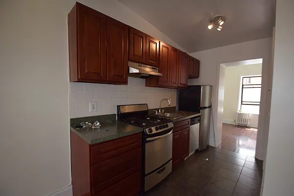 Rented by Rolling Stone Realty LLC | media 10