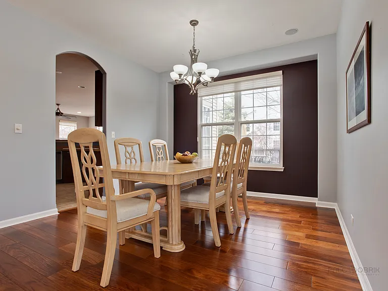 620 Geneva Ct — Photo 8