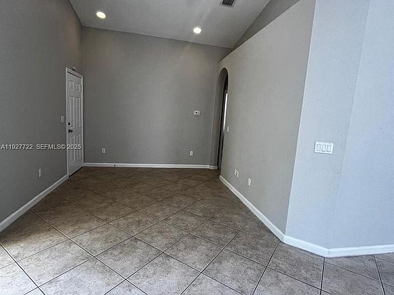 5th image of 2219 Portofino Ave #0