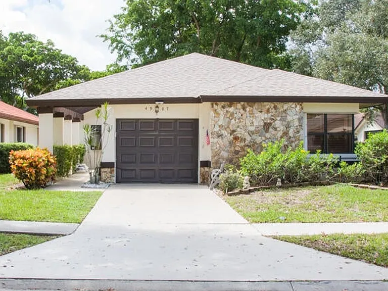 4907 Boxwood Cir — Photo 9