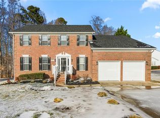 4221 Clovelly Dr, Greensboro, NC 27406