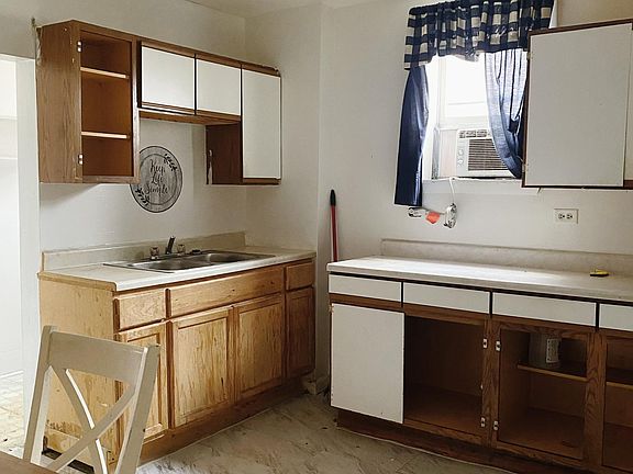 2nd image of 3026 S Union Ave #1F