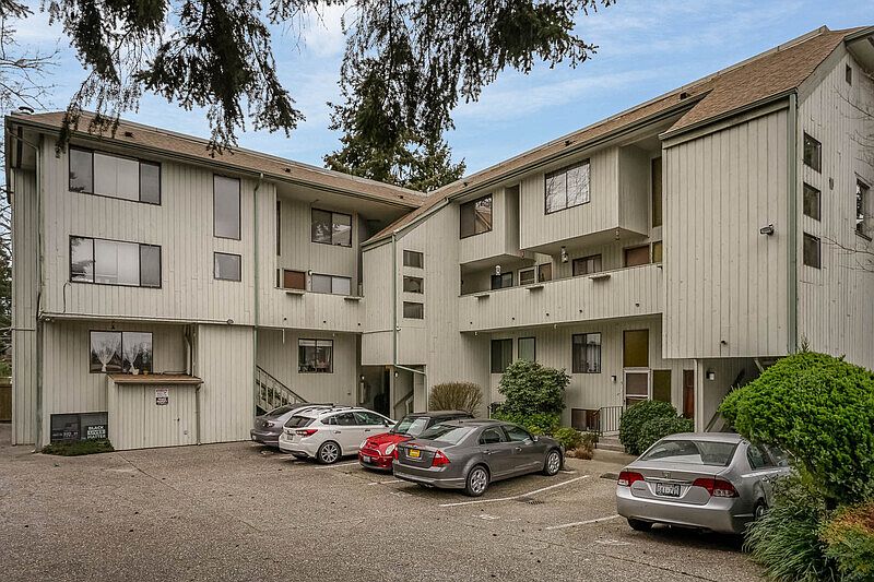 1st image of 11401 Roosevelt Way NE APT 10