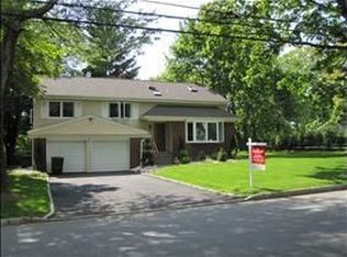 6 Blackstone Dr, Livingston, NJ 07039