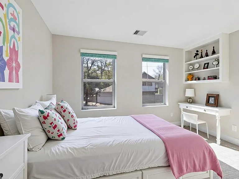 2603 Martinas — Photo 25