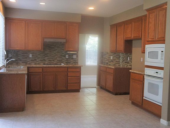 3rd image of 4041 Glenhaven Dr