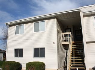 9 Coventry Ln APT 2, Muscatine, IA 52761