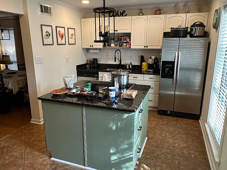 1035 June Rd #1035 — Photo 3
