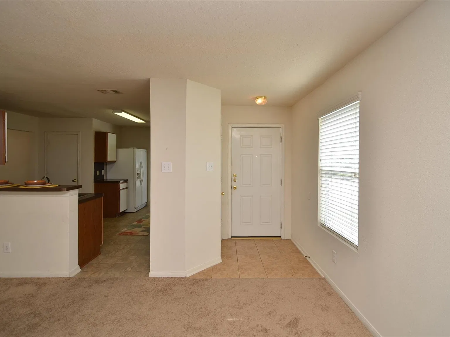 4 bed, 3.0 bath, 2301 sqft, $1,900 — Photo 4