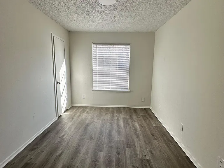 Whittington Park Apartments — Photo 6