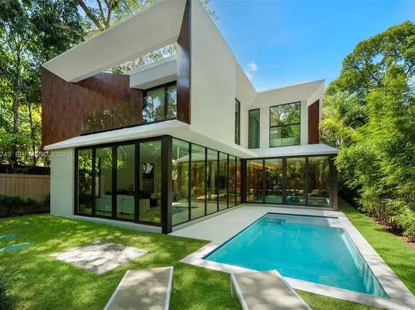 3579 Avocado Ave, Miami, FL 33133