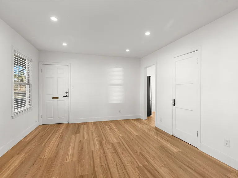661 A Avenue — Photo 7