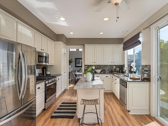 3rd image of 520 Juniper Lane