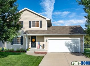 925 SE Bobwhite Ln, Waukee, IA 50263