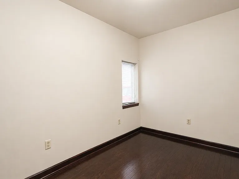 312 E North St — Photo 17