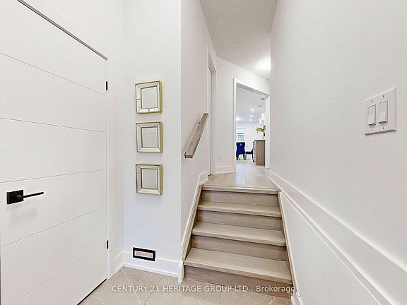 3rd image of 111 Hudson Cres