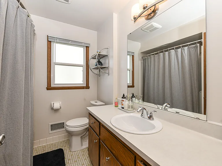1917 E Hillcrest Ave — Photo 17