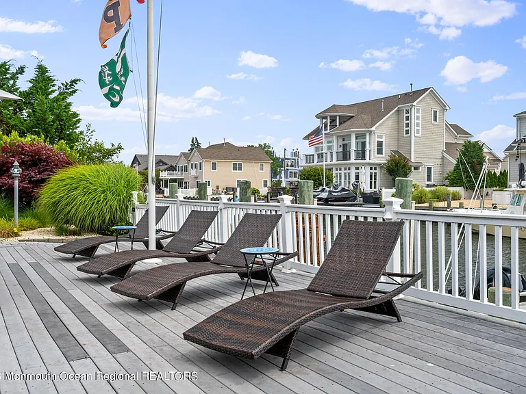 212 Helm Rd — Photo 38
