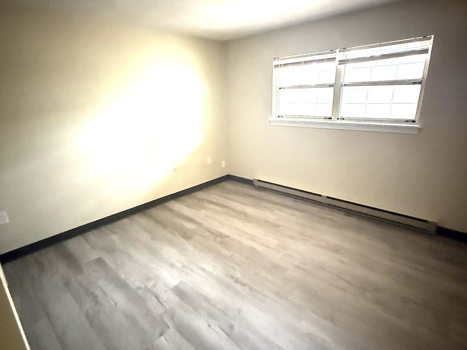 1st image of 65 Greentree Ln APT 31