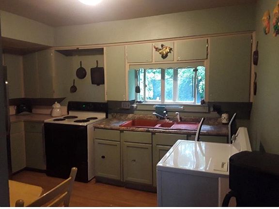 2nd image of 15609 Outer Dr
