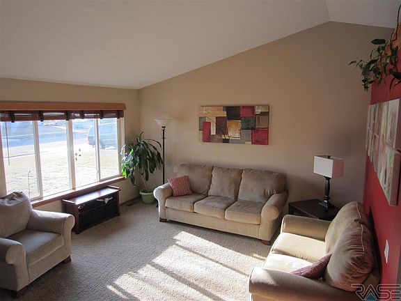 2nd image of 6805 S Hughes Ave