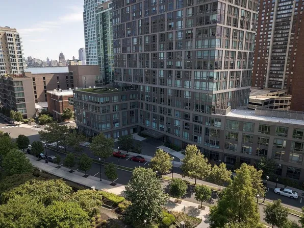 75 Park Lane South image 30 of 39