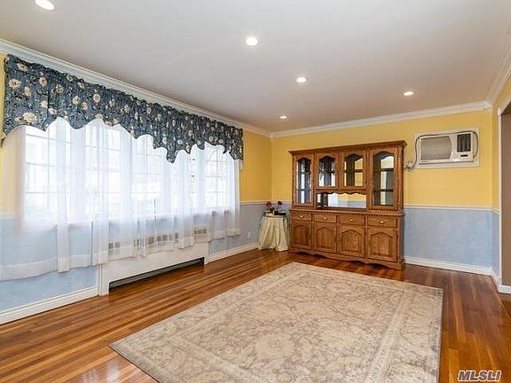 3rd image of 308 Roslyn Ave