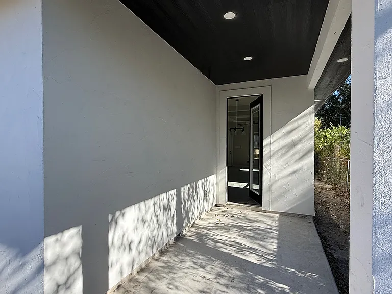 411 Moselle Ave — Photo 23
