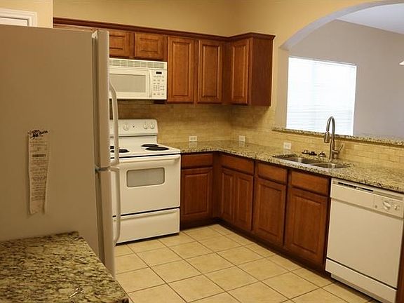 Kitchen Open to Family Room - Upgrades to countertops, backsplash, undermounted sink, disposal, faucet!