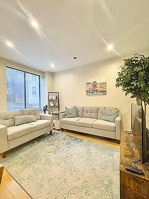1st image of 112 E 40th St #31D