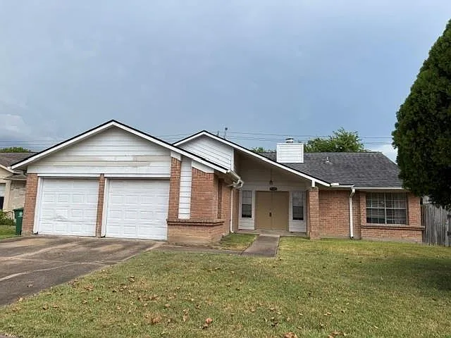 3 bed, 2.0 bath, 2264 sqft, $1,800 — Photo 1